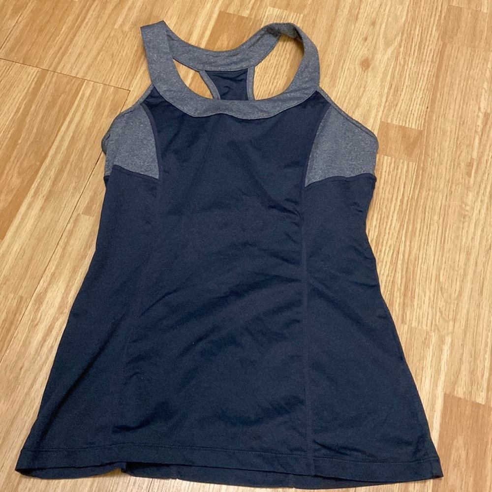 3/$20 β¨ Workout top with built in braβ